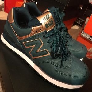 NEW BALANCE women’s sneaker